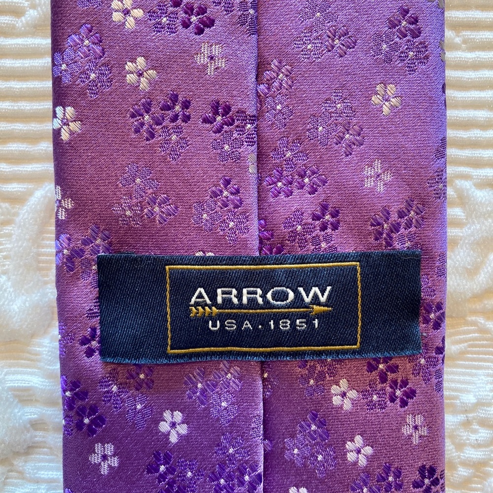 Men’s ‘Arrow’ Tie - Picture 2 of 8